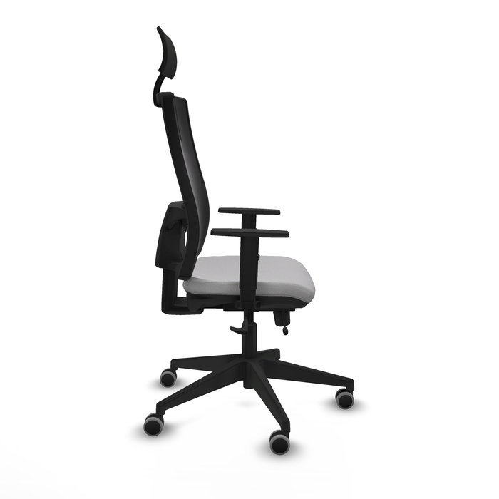 Silla de oficina Horna con mecanismo Sincro/Traslack tapizada con Tela color Gris claro y malla color Negro. Equipada con lumbar 1D, Brazos 1D, Cabecero Fijo y Ruedas 65 mm parqué