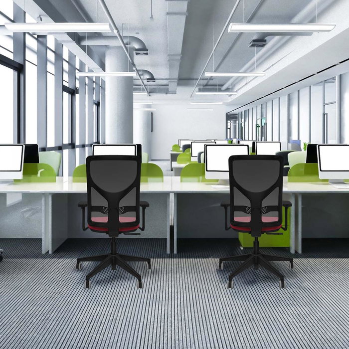 Silla de oficina Motilla con mecanismo Sincro tapizada con Tela color Gris. Equipada con lumbar 1D, Brazos 3D y Ruedas 65 mm parqué