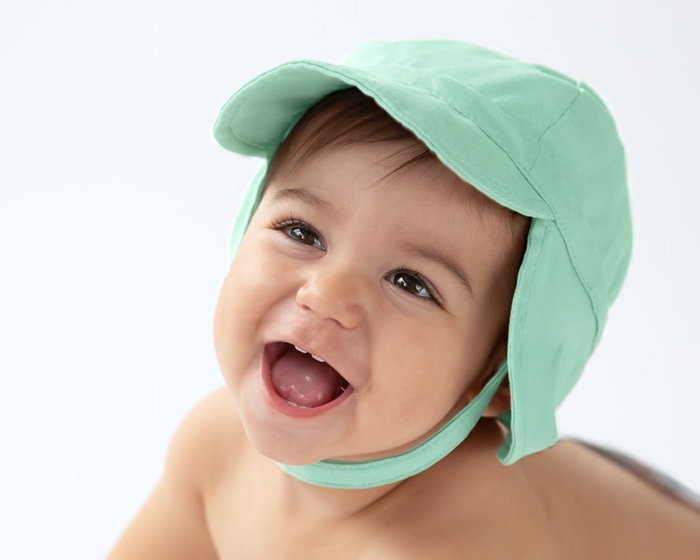 KioKids Gorro de Bebé Menta con Protección Solar UPF 50+, Visera Integral y Ajuste, 12-24 Meses - Ocean Dreams