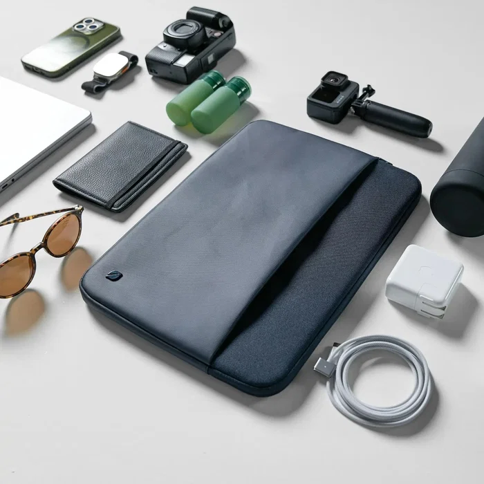 Incase INCO400718-NVY Funda o Maletín para Portátil de 16" (40,6 cm) Color Marina - Protección Acolchada, Poliéster Reciclado ReSpun, Compatible con MacBook Pro y Portátiles