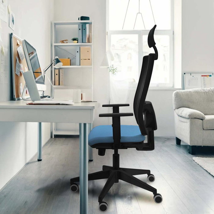 Silla de oficina Horna con mecanismo Sincro/Traslack tapizada con Tela color Verde botella y malla color Gris. Equipada con lumbar 1D, Brazos 1D, Cabecero Fijo y Ruedas 65 mm parqué