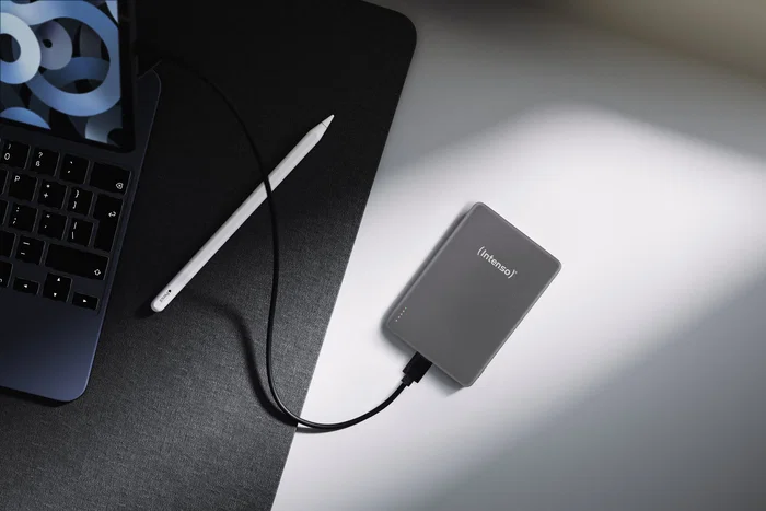 Intenso MW5000 Batería Externa Power Bank 5000 mAh Magsafe, Carga Inalámbrica 15W, USB-C PD 20W, Carga Rápida PPS, Delgada Compacta, Color Gris