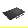 Wacom One by Wacom - Tableta Digitalizadora con Lápiz Sin Batería, Área de Trabajo 216 x 135 mm, Resolución 2540 LPI, USB, Color Negro/Rojo