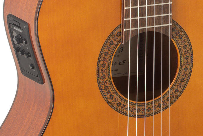 Guitarra Clásica Admira Juanita Electrificada Fishman Serie Estudio