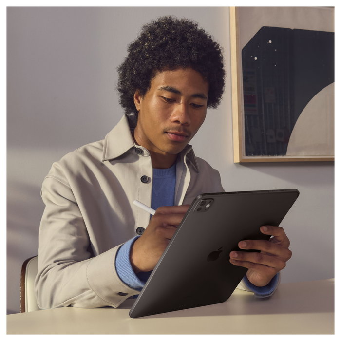 Apple iPad Pro 13" (M4) Tablet, Ultra Retina XDR Display OLED 2752 x 2064, 2 TB Almacenamiento, 16 GB RAM, WiFi 6E, iPadOS 17, Color Plata