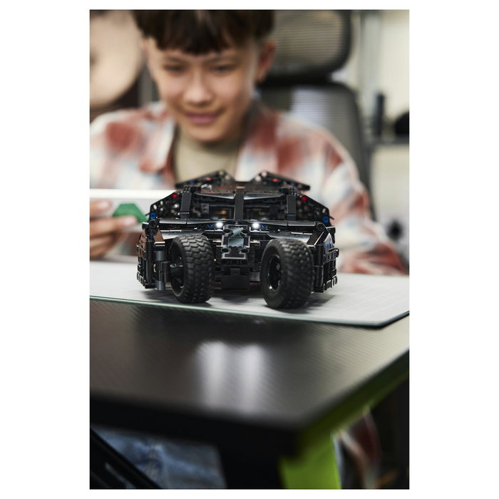 LEGO Technic Batmobile Tumbler 42239 LEGO Technic Batmobile Tumbler 42239