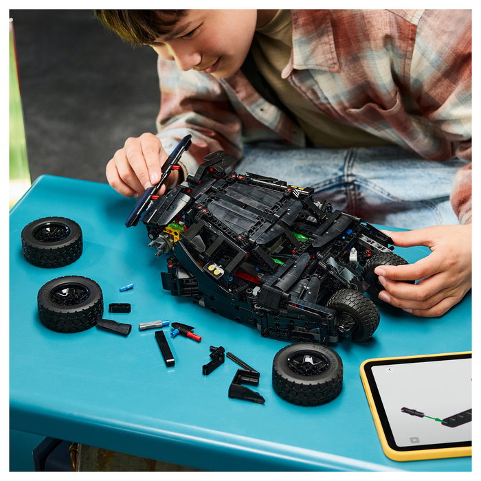 LEGO Technic Batmobile Tumbler 42239 LEGO Technic Batmobile Tumbler 42239