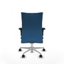 Silla Albacete confidente con mecanismo Sincro tapizada con Similpiel color Azul claro. Equipada con Base aluminio, Brazos 1D y Ruedas 65mm nailon
