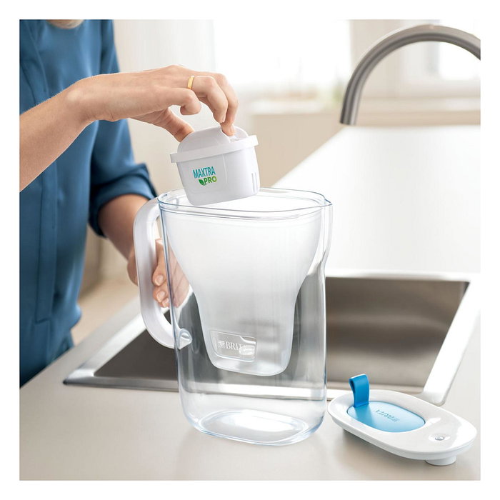 Brita 1051367 Tischwasserfilter Style eco, Botella con Filtro de Agua, 2.4 L, Color Verde, Transparente, Incluye 1 Filtro Maxtra