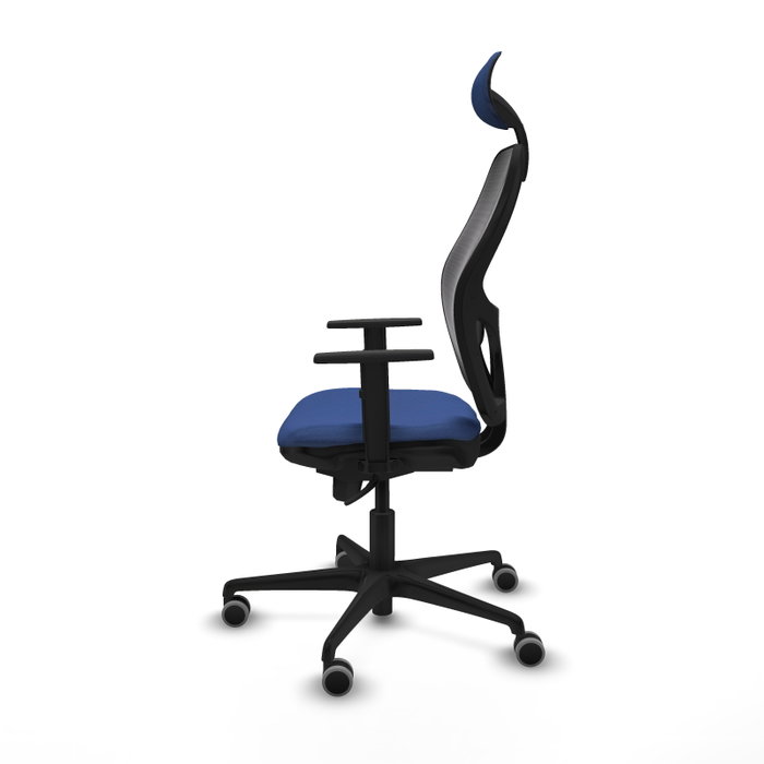 Silla de oficina Jorquera con mecanismo Sincro tapizada con Tela color Azul marino y malla color Negro. Equipada con lumbar 1D, Brazos 1D, Cabecero Fijo y Ruedas 65 mm parqué