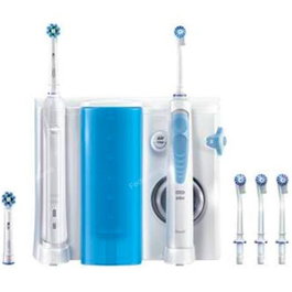 Oral-B Centro Dental Irrigador Oxyjet 900 y Cepillo Eléctrico Pro 900 con Recambios para Cepillo y Boquillas, Depósito 600 ml