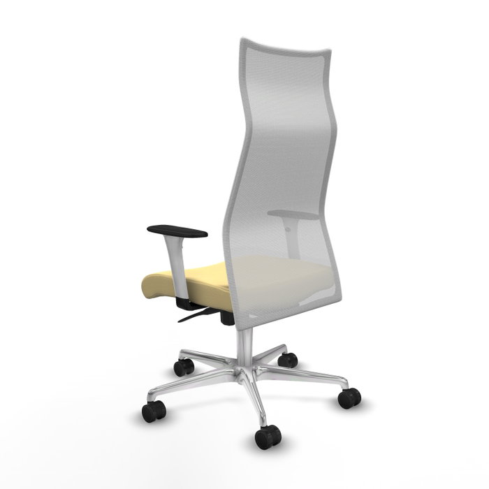 Sillón Albacete con mecanismo Sincro tapizada con Similpiel color Crema y malla color Blanco. Equipado con Base aluminio, Brazos 1D y Ruedas 65mm nailon