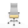 Sillón Albacete con mecanismo Sincro tapizada con Similpiel color Crema y malla color Blanco. Equipado con Base aluminio, Brazos 1D y Ruedas 65mm nailon