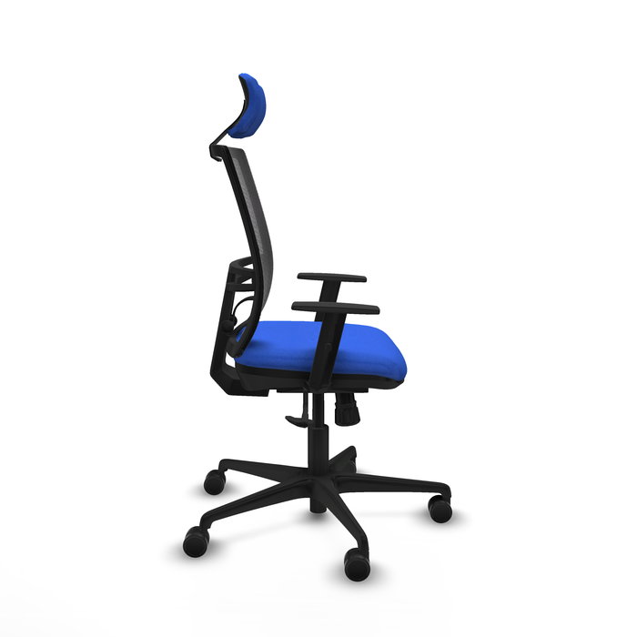 Silla de oficina Yunquera con mecanismo Sincro tapizada con Tela color Azul y malla color Negro. Equipada con lumbar 1D, Brazos 1D, Cabecero 1D y Ruedas 65mm nailon