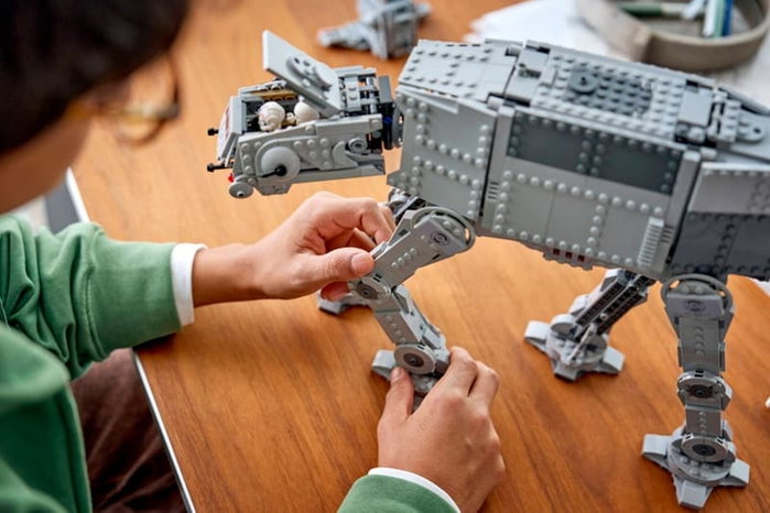 LEGO Star Wars 75454 AT-AT del Imperio con INT-4