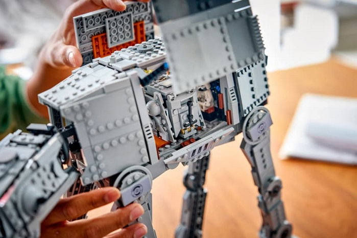 LEGO Star Wars 75454 AT-AT del Imperio con INT-4