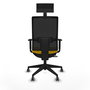 Silla de oficina Horna con mecanismo Sincro/Traslack tapizada con Tela color Amarillo y malla color Negro. Equipada con lumbar 1D, Brazos 1D, Cabecero Fijo y Ruedas 65 mm parqué
