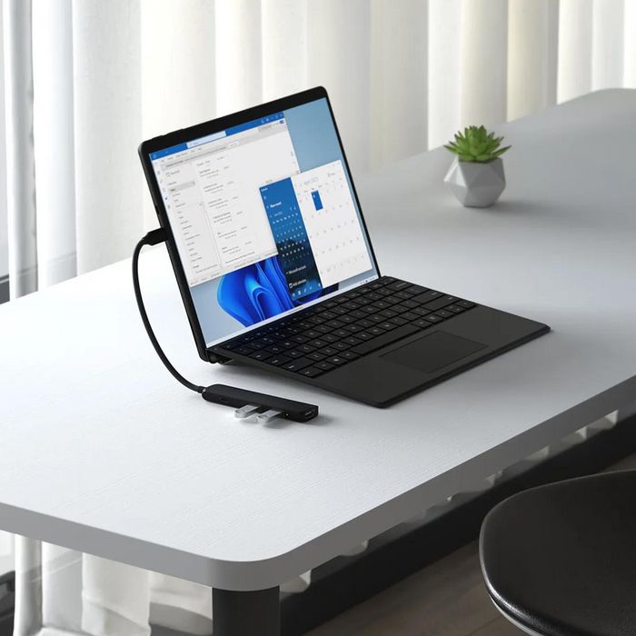 Satechi USB-C Slim Multi-Port Hub 4 en 1 Adapter, Schwarz, ST-P4SK