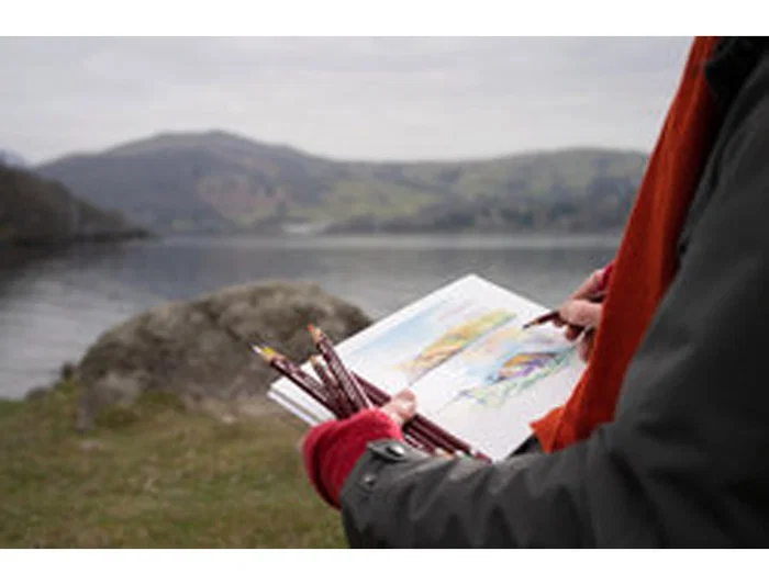 Derwent Lápices Pastel, Caja Metálica de 72 Unidades, Colores Surtidos, Textura de Tiza, Madera Hexagonal - Artículos de Dibujo