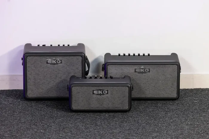 EKO BAIO Amplificador Guitarra Portátil 15W Bluetooth, USB-C Audio Interface, 8 Modelos FX, 2x3", 44Hz/24bit EKO BAIO Amplificador Guitarra Portátil 15W Bluetooth, USB-C Audio Interface, 8 Modelos FX, 2x3", 44Hz/24bit