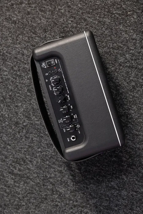 EKO BAIO Amplificador Guitarra Portátil 15W Bluetooth, USB-C Audio Interface, 8 Modelos FX, 2x3", 44Hz/24bit EKO BAIO Amplificador Guitarra Portátil 15W Bluetooth, USB-C Audio Interface, 8 Modelos FX, 2x3", 44Hz/24bit