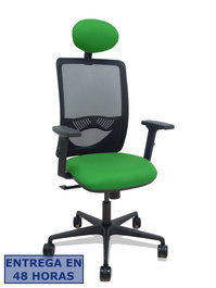 Silla de oficina Zulema con mecanismo Sincro tapizada con Tela color Verde y malla color Negro. Equipada con lumbar 1D, Brazos 2D, Cabecero Fijo y Ruedas 65mm nailon