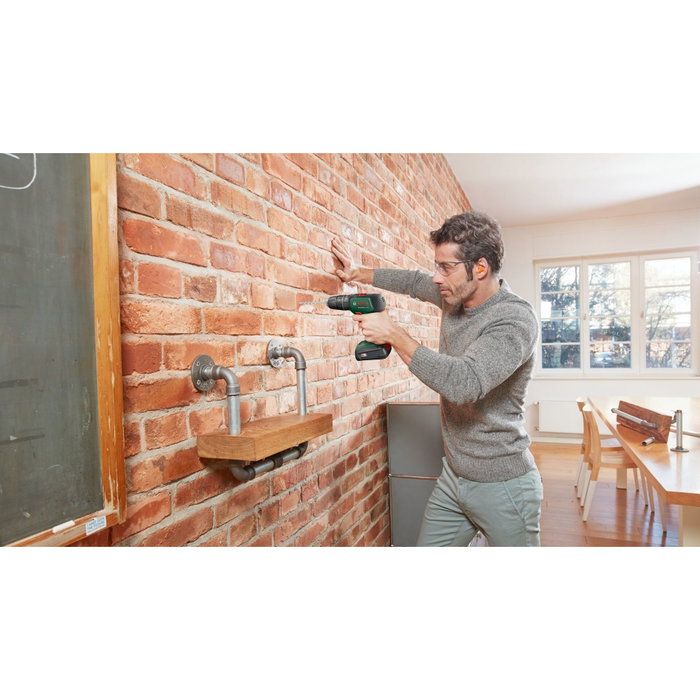Bosch UniversalImpact 18V con set de accesorios de 241 piezas y 2 baterías de 1.5Ah