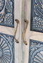 GINER Y COLOMER - Armario de Madera de Mango 180 cm con Puertas Talladas a Mano, Estilo Vintage, Blanco y Azul