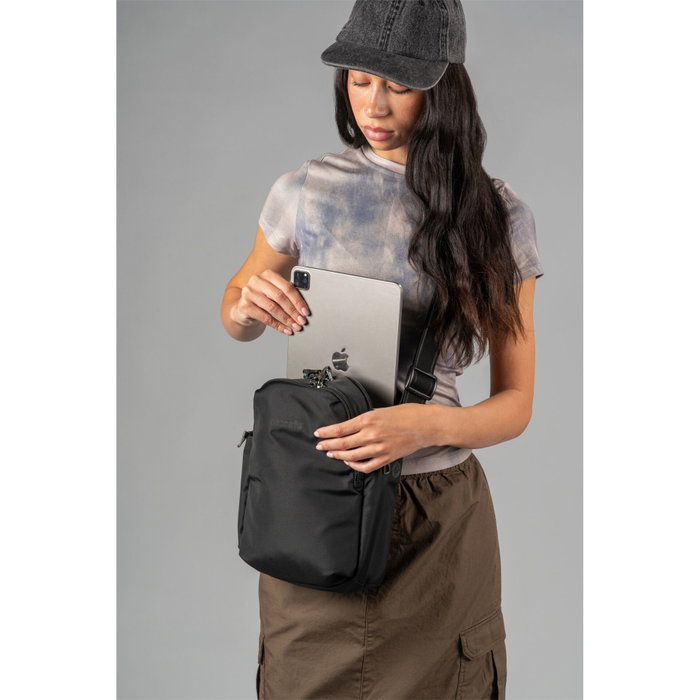 Pacsafe V Tour Crossbody negro