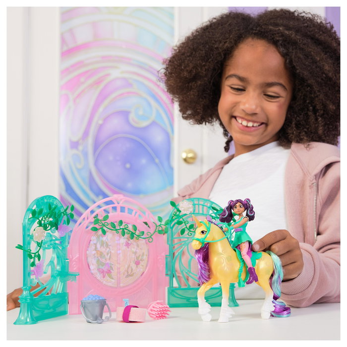 Spin Master Unicorn Academy - Ava y Einhorn Leaf Stall Set de Juego con Efecto Cambiante de Color, 15 Accesorios, Muñeca y Unicornio, Juguete para Niñas de 4+ Años