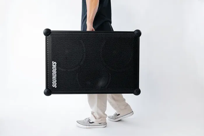 SOUNDBOKS Altavoz de Alto Rendimiento Soundboks 4 - 2 X 10", Bluetooth 5.0, Batería USB-C, IP65 (Negro)