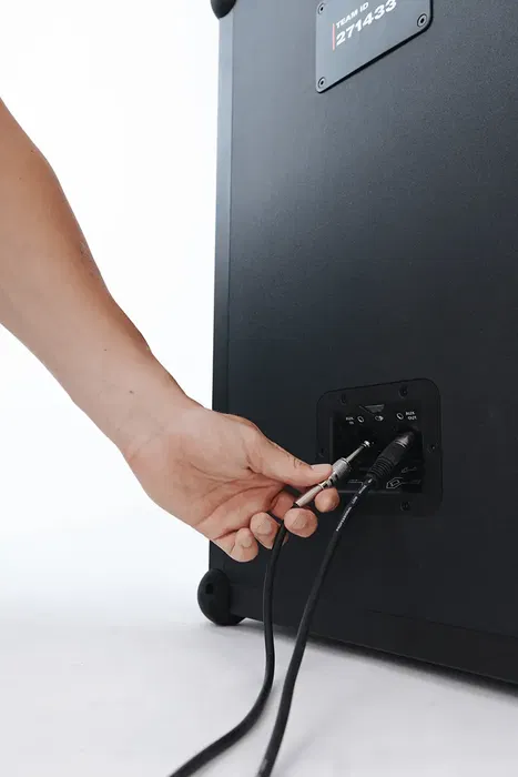 SOUNDBOKS Altavoz de Alto Rendimiento Soundboks 4 - 2 X 10", Bluetooth 5.0, Batería USB-C, IP65 (Negro)