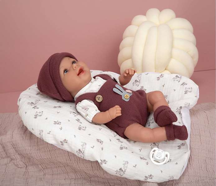 Muñecas Arias Elegance Muñeca de Peso Gadi 35 cm Granate con Cojín para Niños 3+ Años