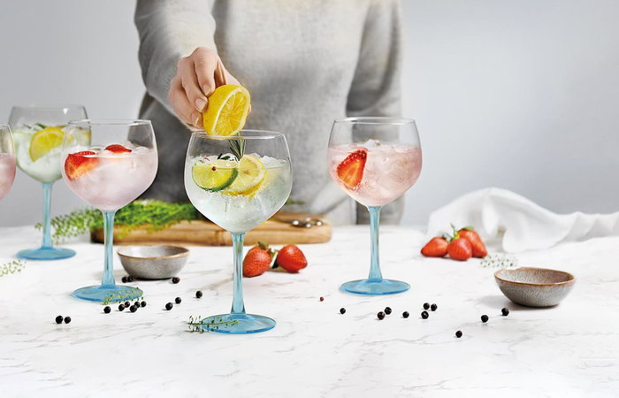 Inde Copas Gin Tonic - Set de 6 unidades, 65 cl cada una, con pie azul, 19 cm de alto Inde Copas Gin Tonic - Set de 6 unidades, 65 cl cada una, con pie azul, 19 cm de alto