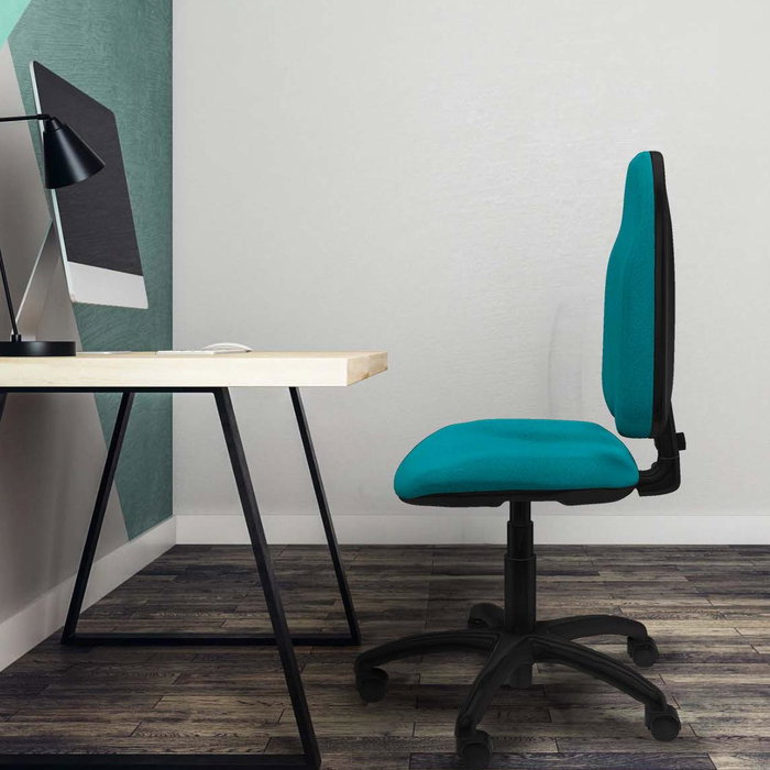 Silla de oficina Algarra con mecanismo Contacto permanente básico tapizada con Tela color Azul marino. Equipada con Base poliamida negra, Sin brazos y Ruedas de nailon 50 mm