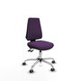 Silla de oficina Elche con mecanismo Asincro tapizada con Tela color Morado. Equipada con Base cromada, Sin brazos y Ruedas 65 mm parqué