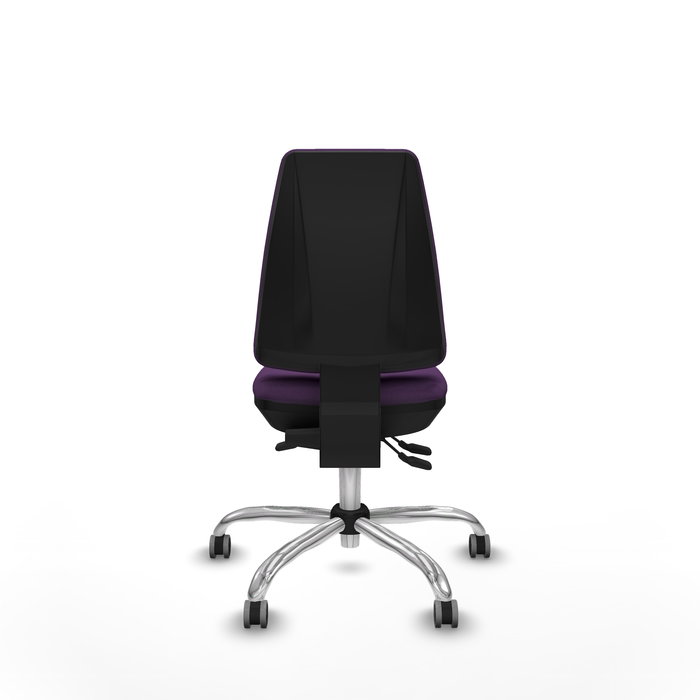 Silla de oficina Elche con mecanismo Asincro tapizada con Tela color Morado. Equipada con Base cromada, Sin brazos y Ruedas 65 mm parqué
