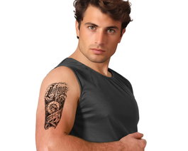 Tatuaje temporal brazo estilo tribal maorí en negro
