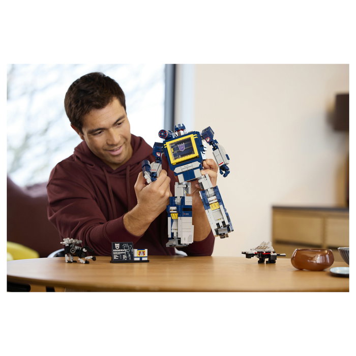 LEGO Icons Transformers: Soundwave 10358