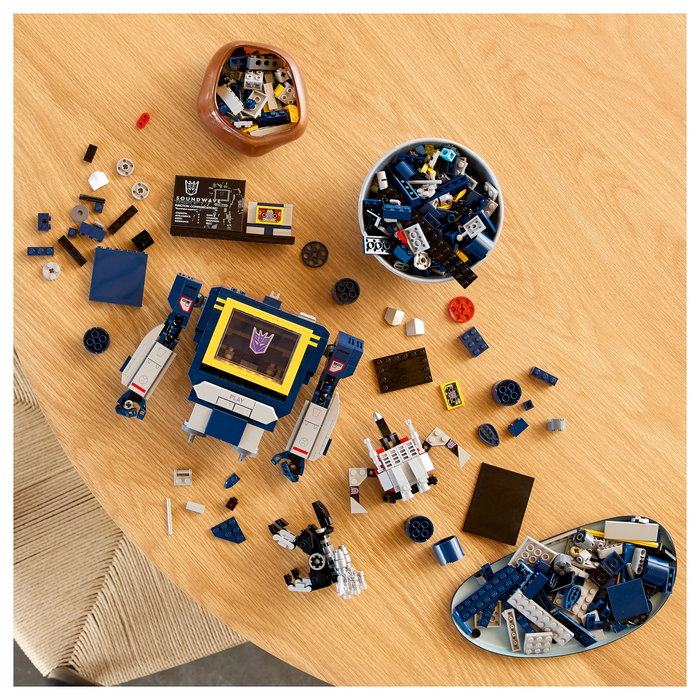 LEGO Icons Transformers: Soundwave 10358