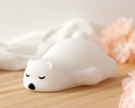KioKids Luz Quitamiedos Recargable Oso Polar, Lámpara Táctil Infantil con 25h Autonomía, Luz Nocturna Suave para Bebés y Niños, Silicona Premium Blanca