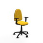 Silla de oficina Aýna con mecanismo Contacto permanente básico tapizada con Similpiel color Amarillo. Equipada con Base poliamida negra, Brazos 1D y Ruedas de parqué