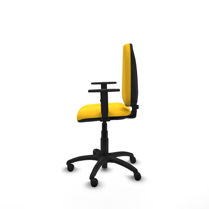 Silla de oficina Aýna con mecanismo Contacto permanente básico tapizada con Similpiel color Amarillo. Equipada con Base poliamida negra, Brazos 1D y Ruedas de parqué