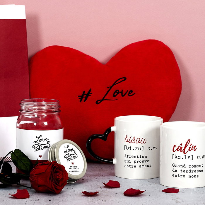 The Concept Factory Cojín Corazón Terciopelo con Bordado #Love Colores Surtidos 30x6x30 cm