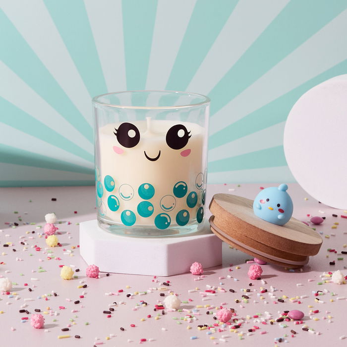 The Concept Factory Vela Perfumada Kawaii Vaso Vidrio Tapa Madera Rosa Frambuesa Azul Algodón de Azúcar Negro Vainilla Malvavisco 120g 25h