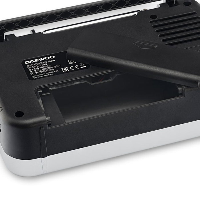 DAEWOO Radio Portátil AC/DC con Altavoz, Entrada Jack 3.5 mm y Asa de Transporte, Color Plata