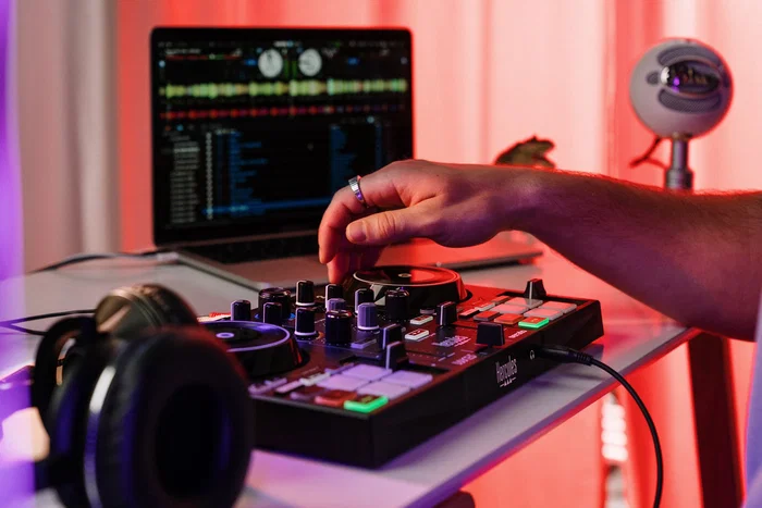 Hercules DJControl Inpulse 200 MK3 Negro