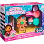 Spin Master Casa de Muñecas Gabby Sala de Manualidades Baby Box 6064151