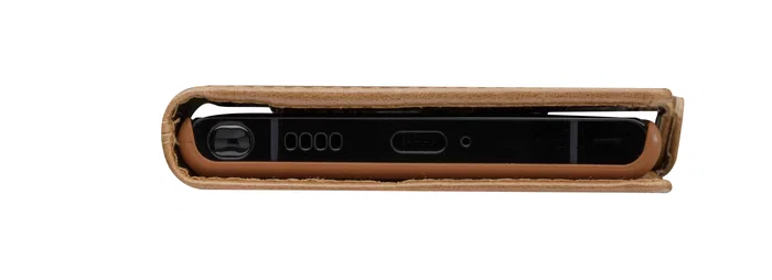 Dbramante1928 Funda Folio Lynge para Samsung Galaxy S22 Ultra, Color Bronceado, Resistente a Rayones, con Soporte de Sobremesa