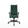 Sillón Albacete con mecanismo Sincro tapizada con Tela color Verde botella. Equipado con Base nailon negra, Brazos 1D y Ruedas 65 mm parqué